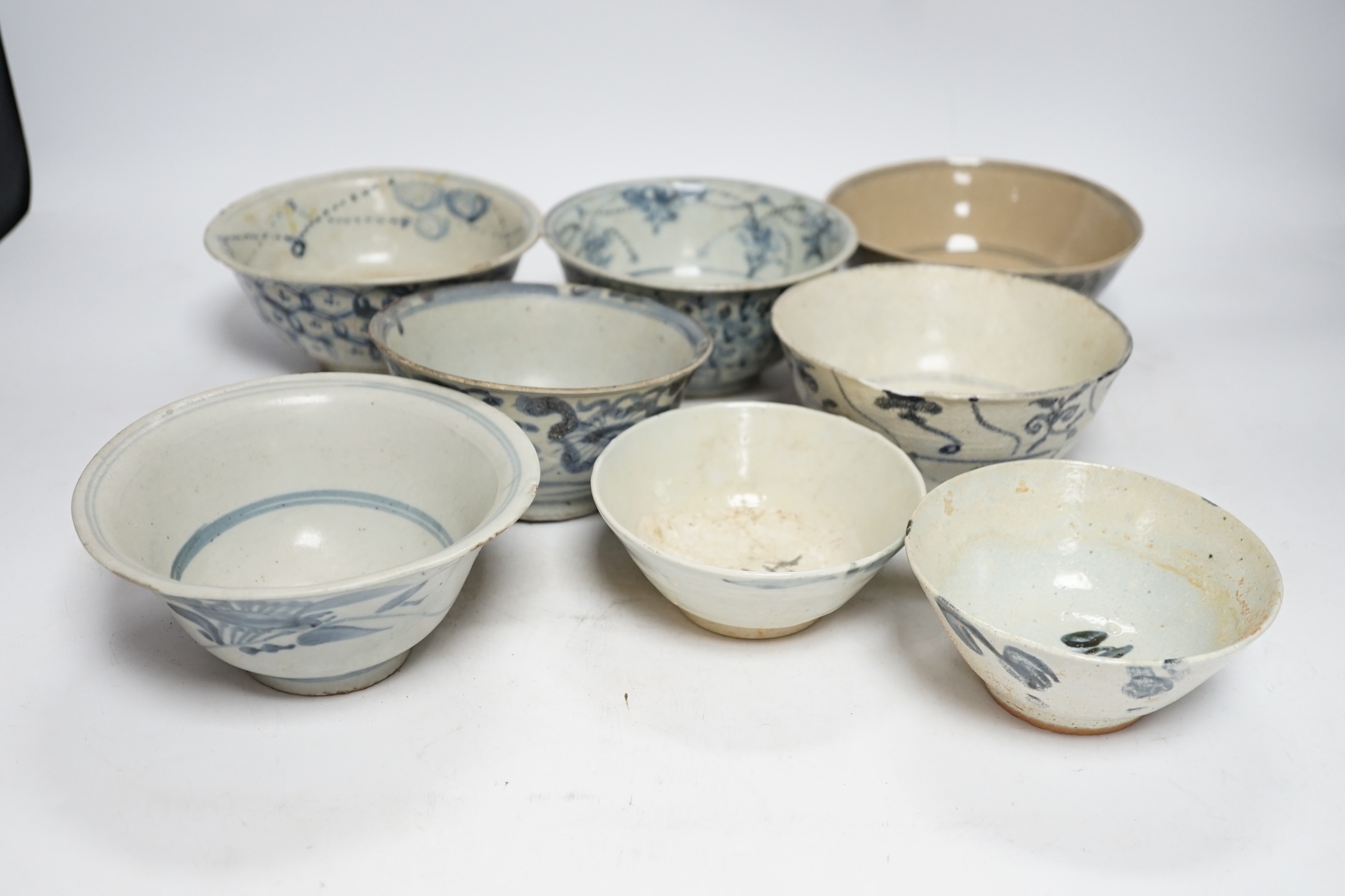 A group of eight Chinese Ming blue and white bowls, 16th/17th century, largest 15.5cm diameter